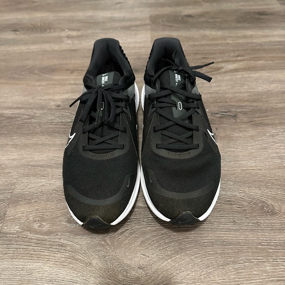 Men’s Nike running shoes - Picture 1 of 7